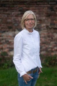 Britta Schenke-Grewing (MFA)